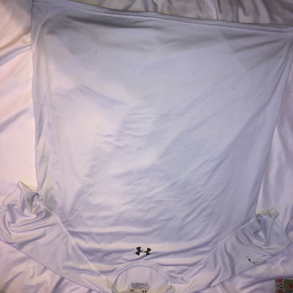White under armor T-shirt dry fit
